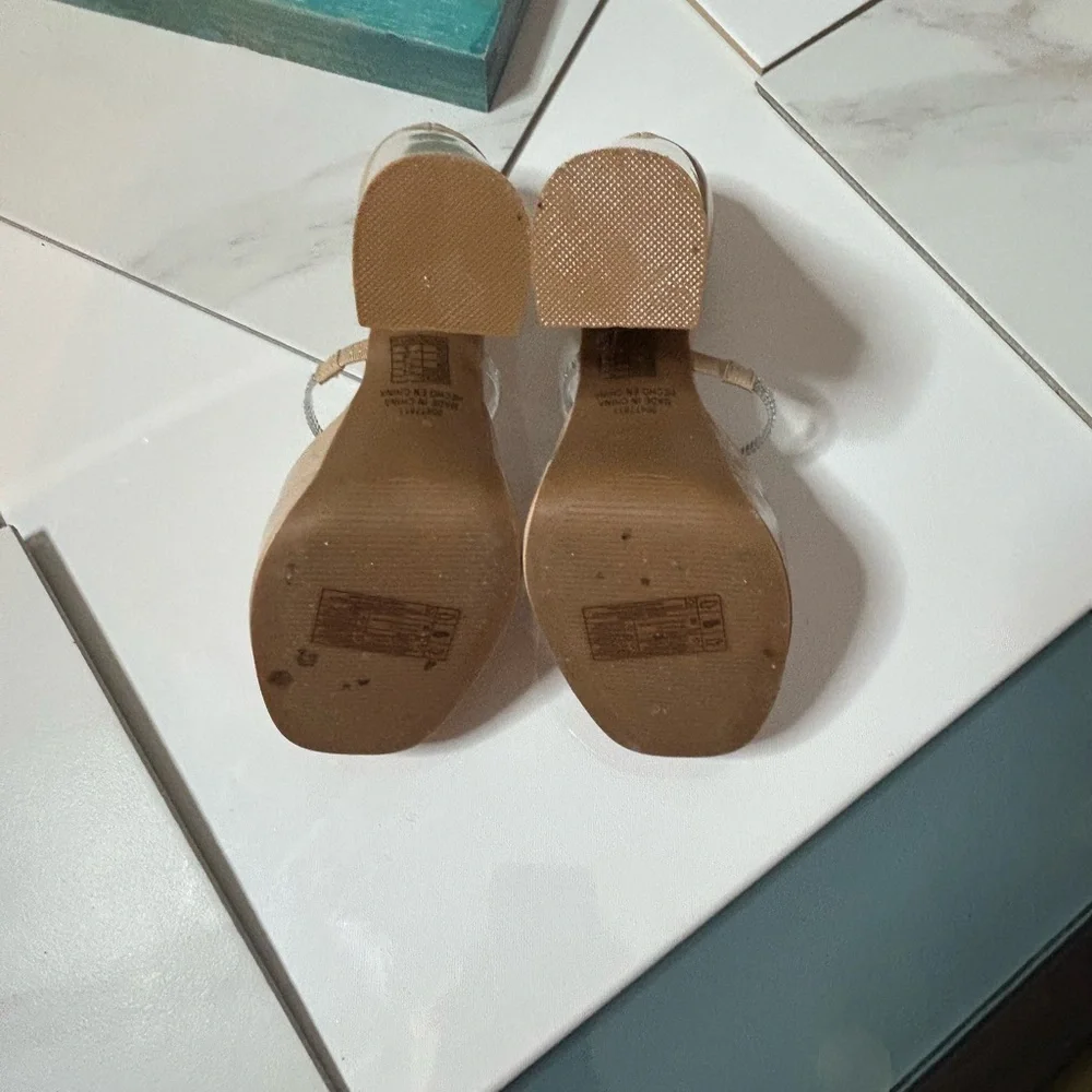 🍀 3 for $25 Forever 21 Shiny Tan Nude Platform Shoes with Chunky Heels Size 7